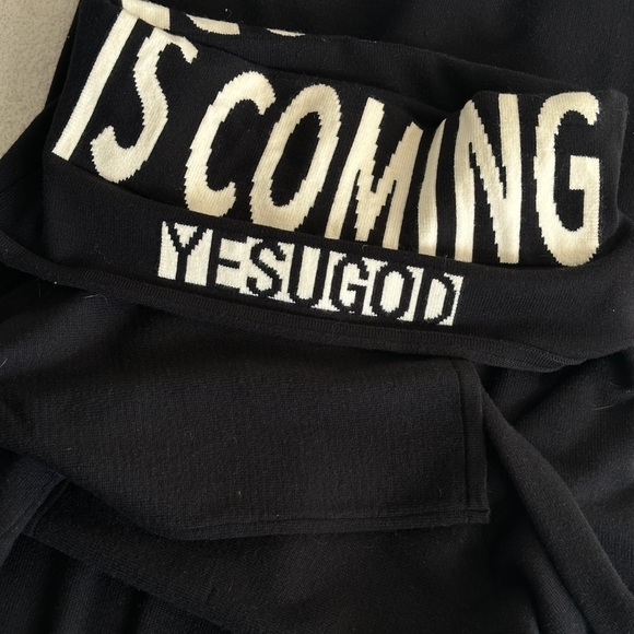 The Lord is Coming sweater dress, off shoulder - Picture 4 of 5